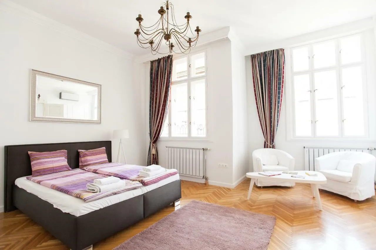 Chic & Charm Apartment location