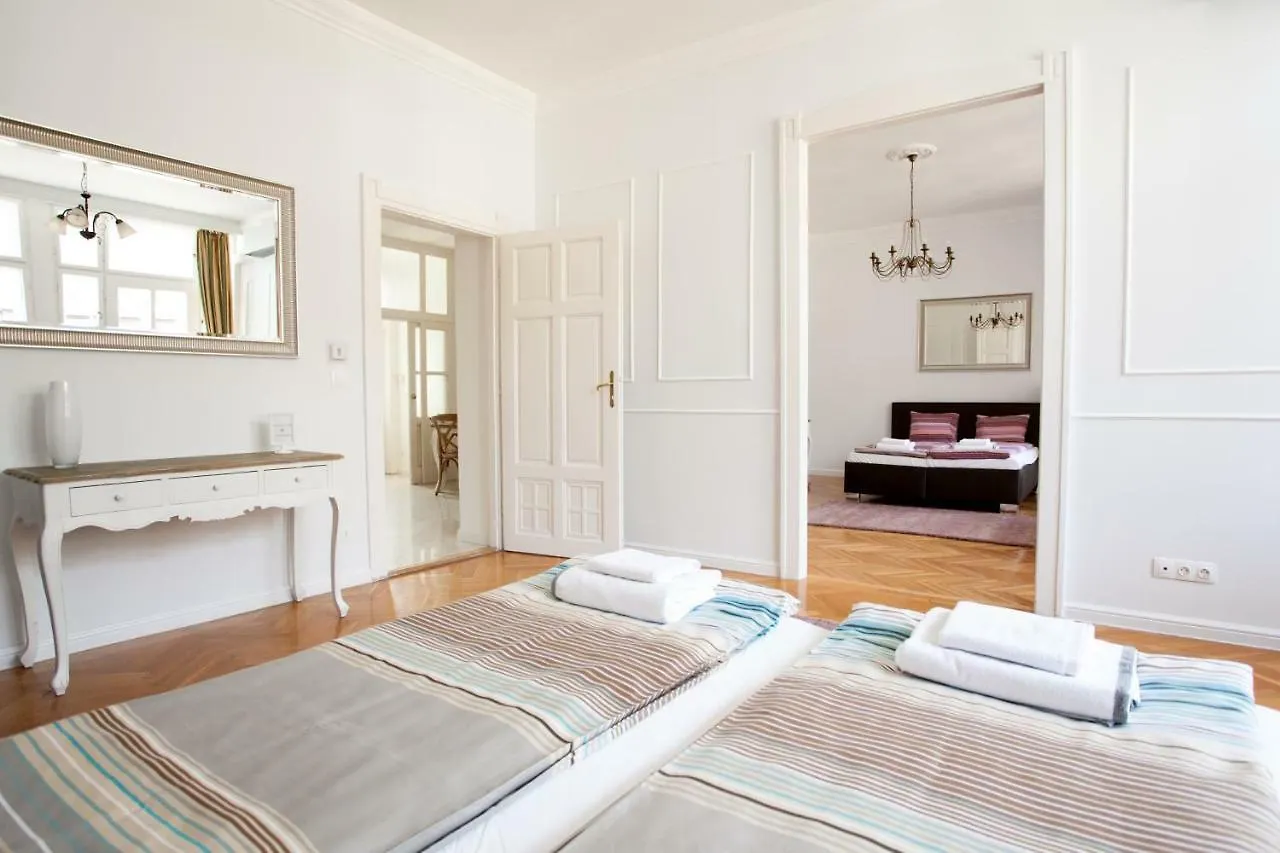 Chic & Charm Apartment Budapest Magyarország