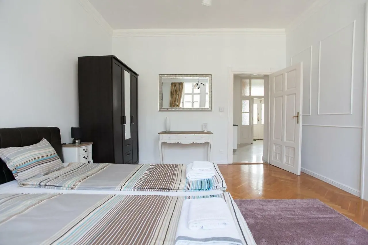 Chic & Charm Apartment Budapest