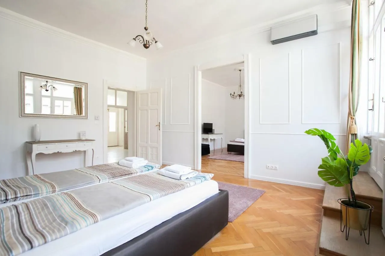 Chic & Charm Apartment Budapest