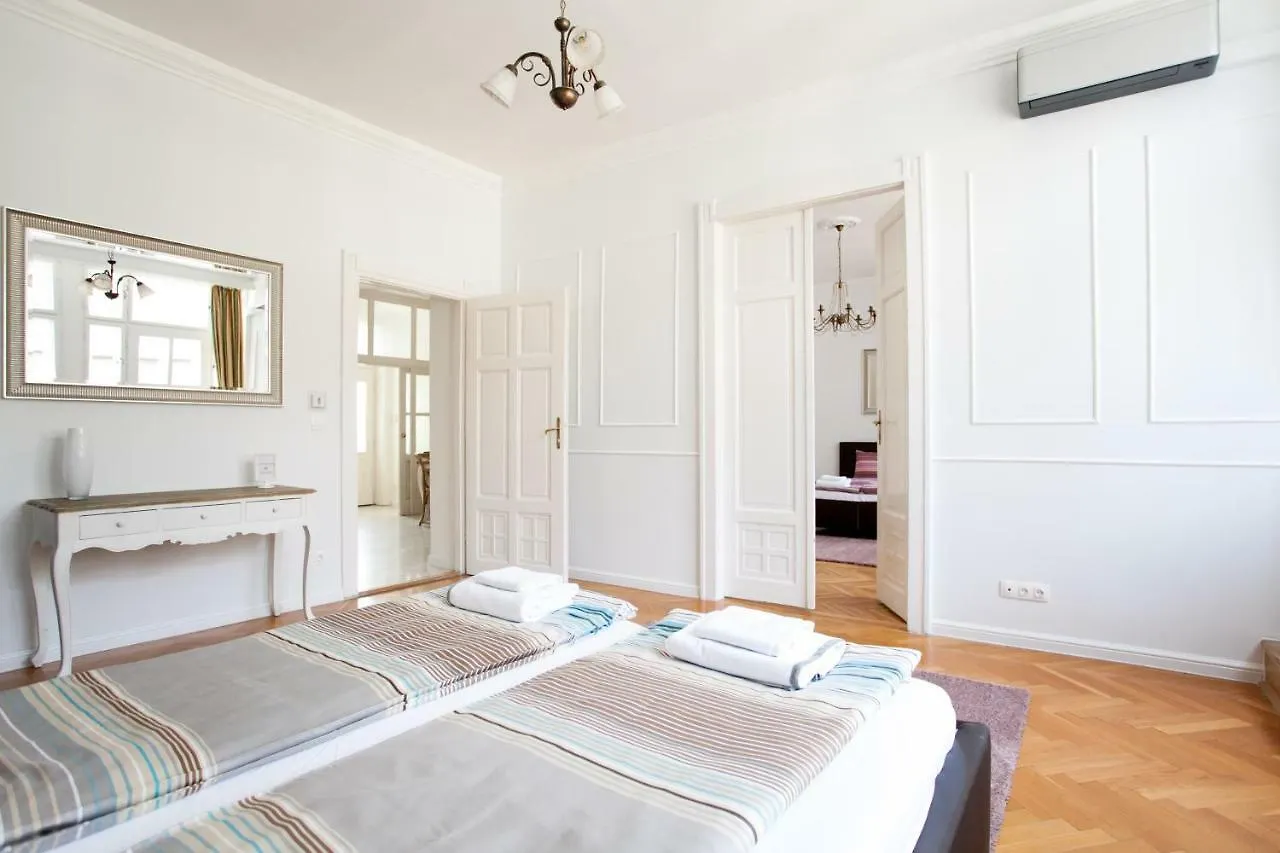 Chic & Charm Apartment Budapest