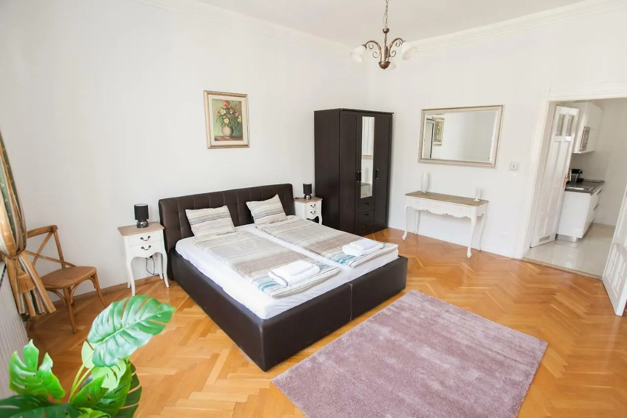 Chic & Charm Apartment Budapest