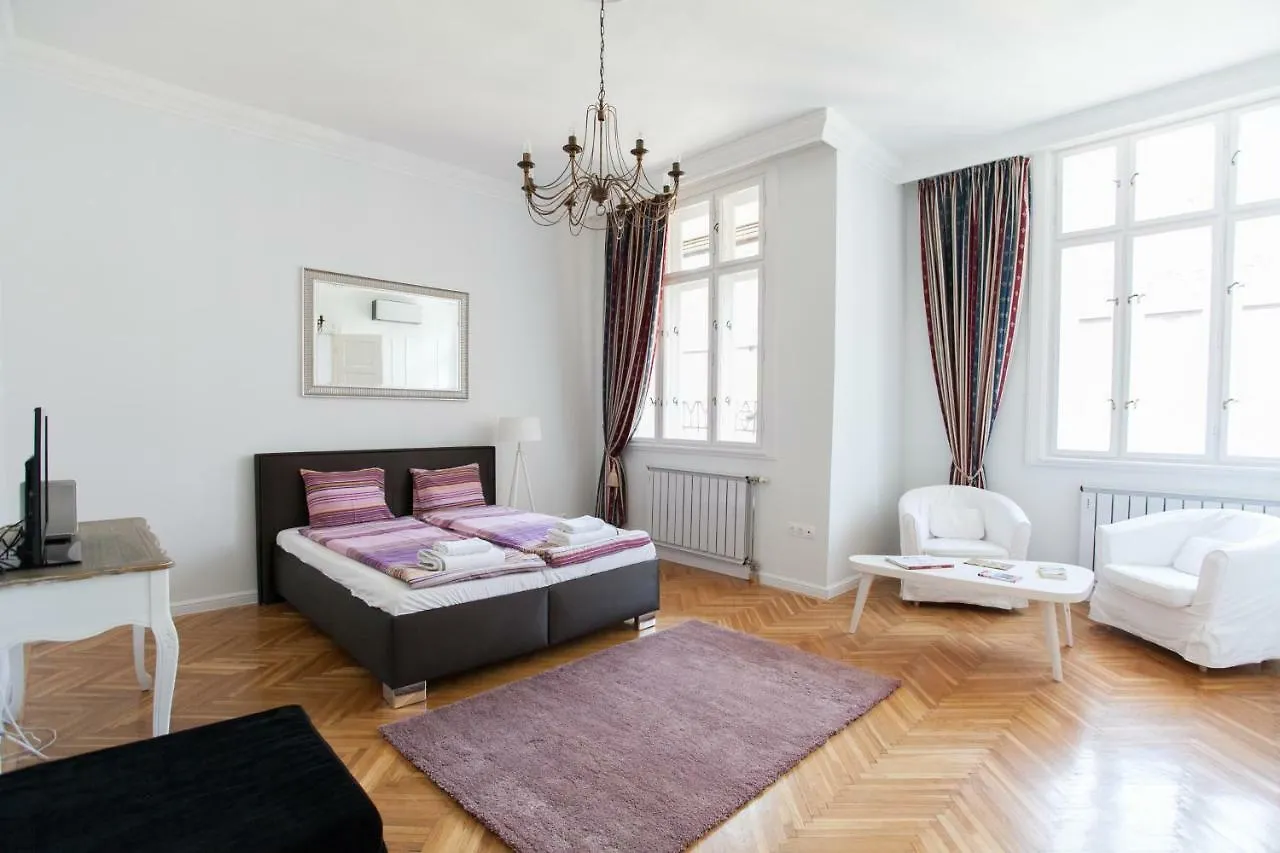 Chic & Charm Apartment Budapest Magyarország