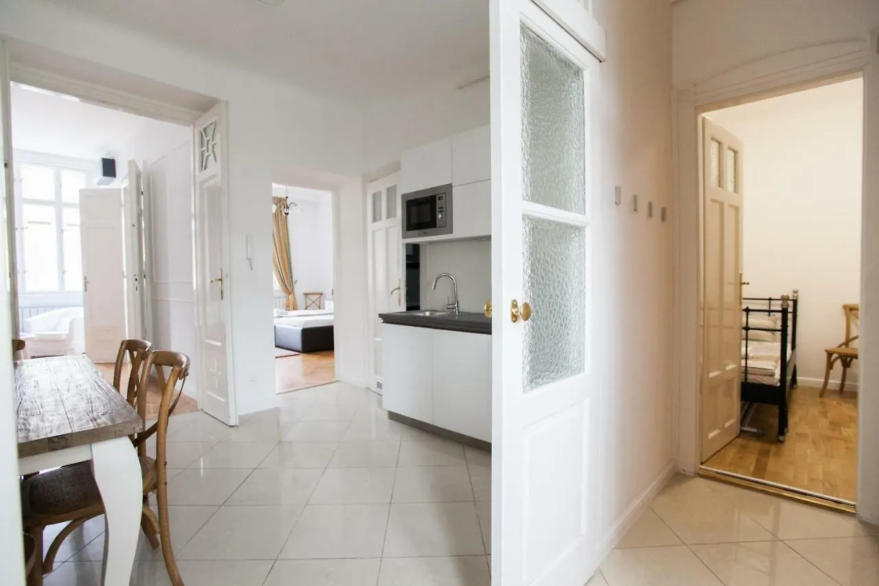 Chic & Charm Apartment Budapest Magyarország